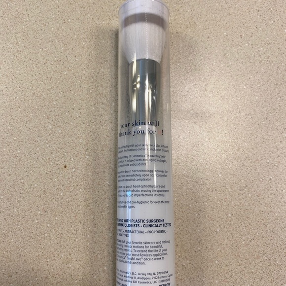 It Cosmetics - Picture 2 of 3